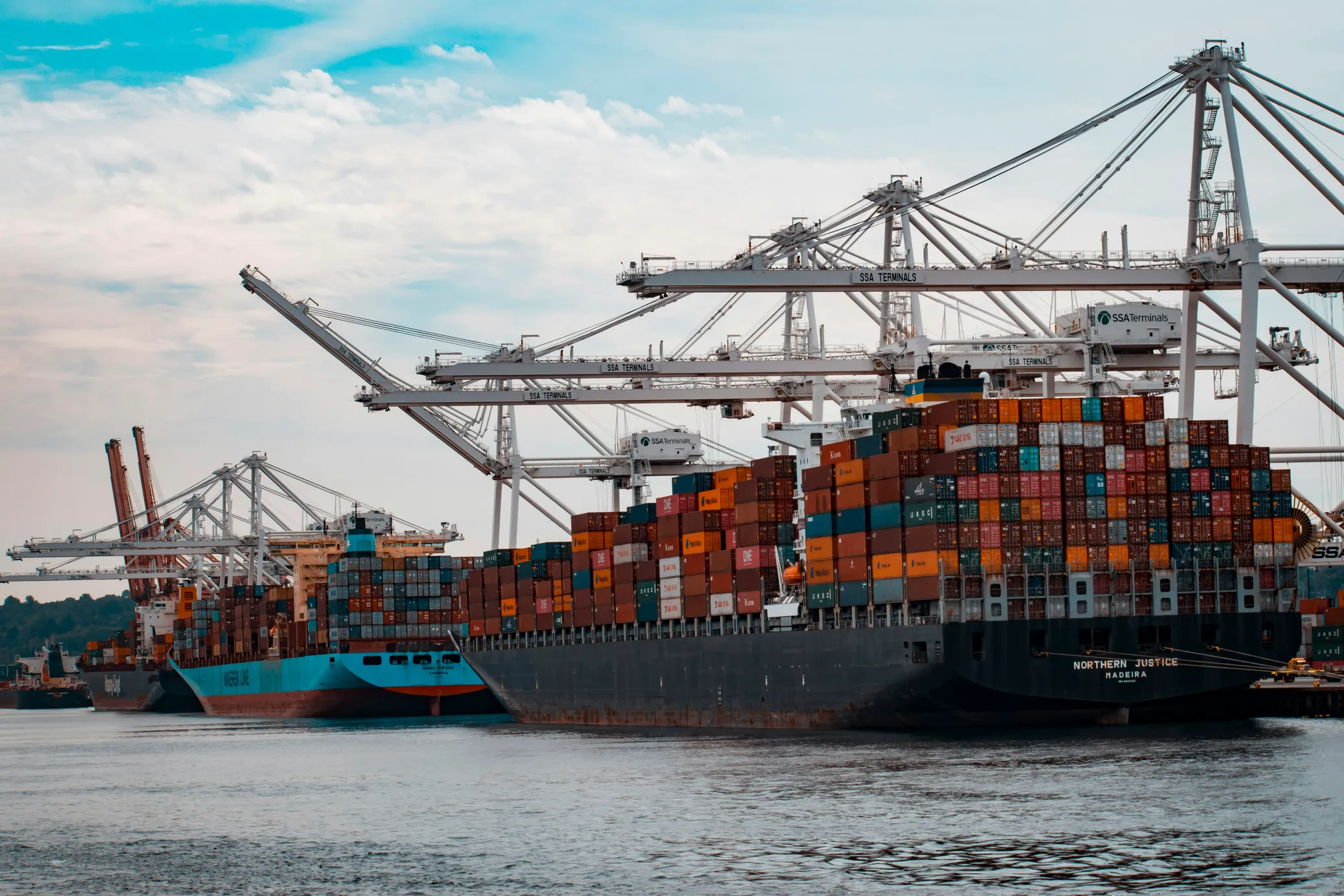 Global logistics network